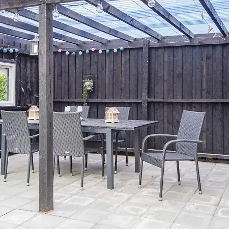6 Person Holiday In Semesterbostad *